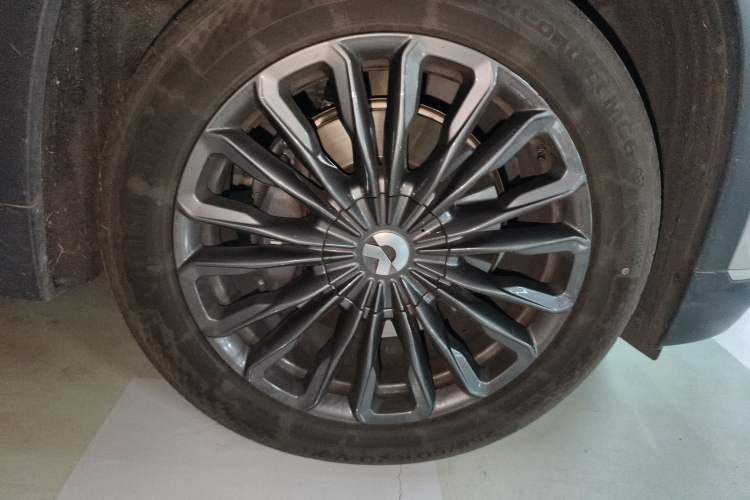 Used Nio ES8 2020 580 km Range Six-Seater Version Right Front Wheel Hub
