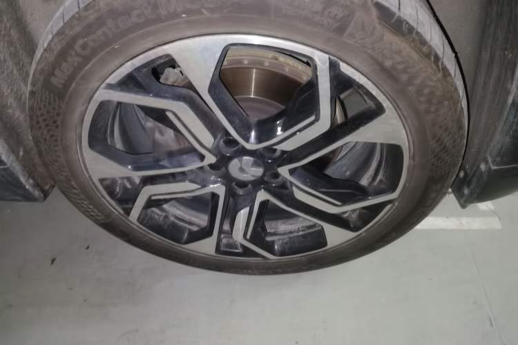 Used Nio ES8 2020 580 km Range Signature Edition Six-Seater Version Right Front Wheel Hub