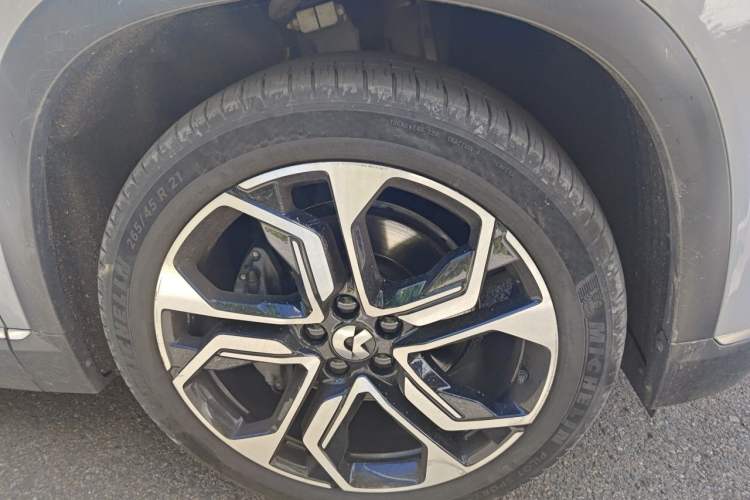 Used Nio ES8 2020 580 km Range Signature Edition Six-Seater Version Right Front Wheel Hub