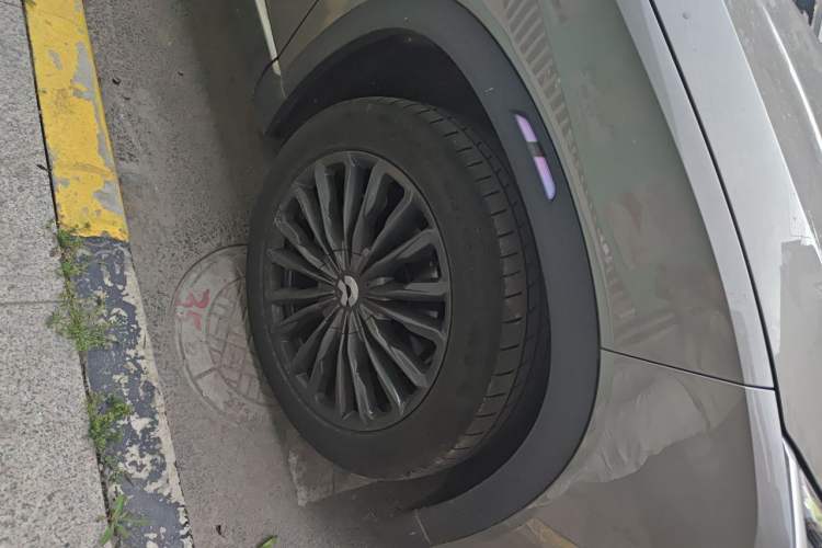 Used Nio ES8 2020 415 km Range 6-Seater Version Right Front Wheel Hub