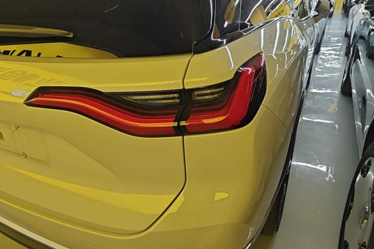Used Nio ES8 2020 580 km Range Signature Edition Six-Seater Version Right Rear Taillight