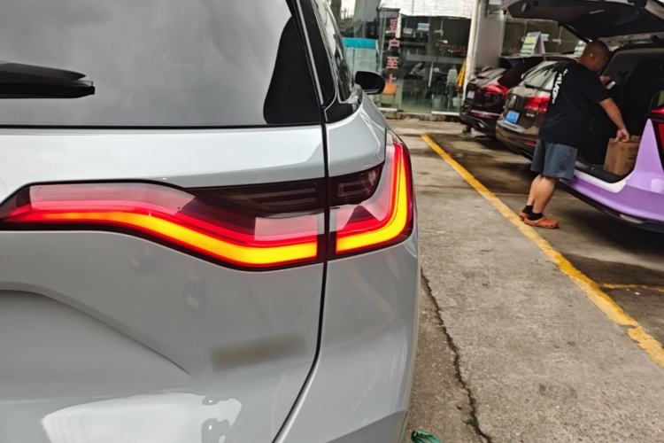 Used Nio ES8 2020 580 km Range Six-Seater Version Right Rear Taillight