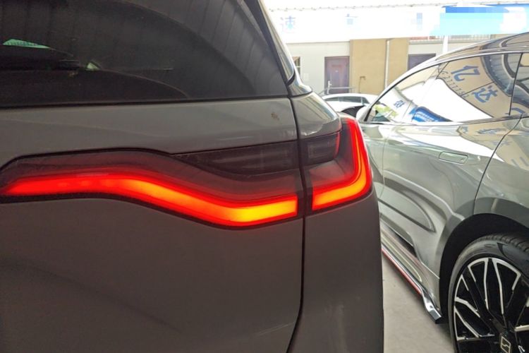 Used Nio ES8 2020 580 km Range Six-Seater Version Right Rear Taillight