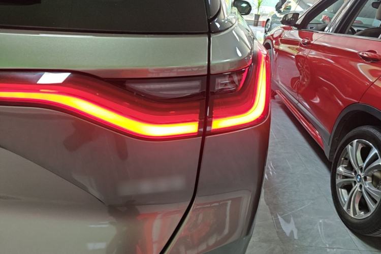 Used Nio ES8 2020 450 km Range 7-Seater Version Right Rear Taillight