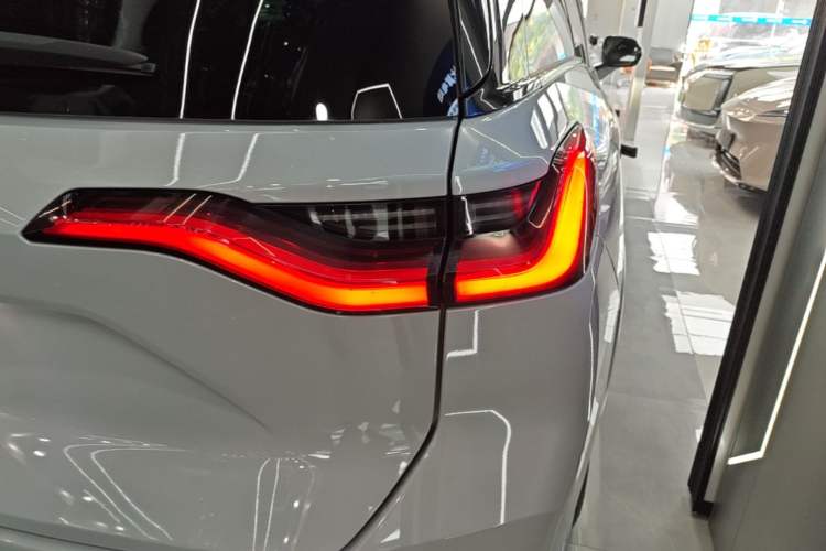 Used Nio ES8 2020 580 km Range Signature Edition Six-Seater Version Right Rear Taillight