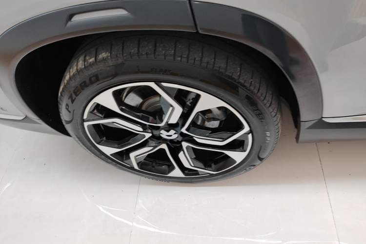 Used Nio ES8 2020 580 km Range Signature Edition Six-Seater Version Right Rear Wheel Hub