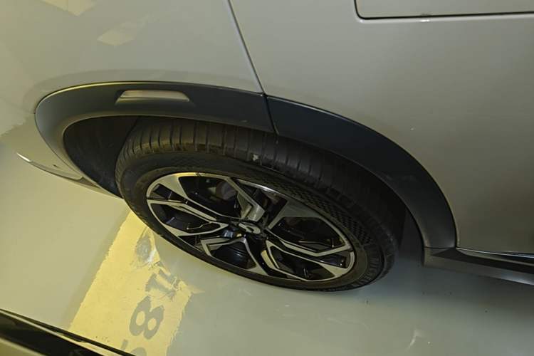 Used Nio ES8 2020 580 km Range Signature Edition Six-Seater Version Right Rear Wheel Hub
