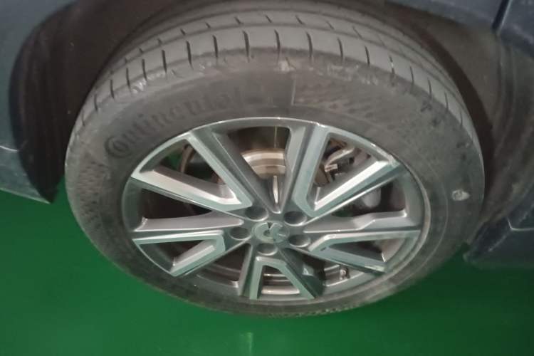 Used Nio ES8 2020 450 km Range 6-Seater Version Right Rear Wheel Hub