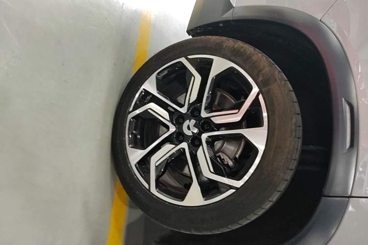 Used Nio ES8 2020 415 km Signature Edition 6-Seater Version Right Rear Wheel Hub