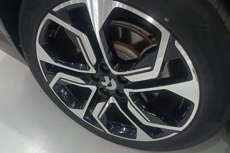 Used Nio ES8 2020 580 km Range Signature Edition Six-Seater Version Right Rear Wheel Hub