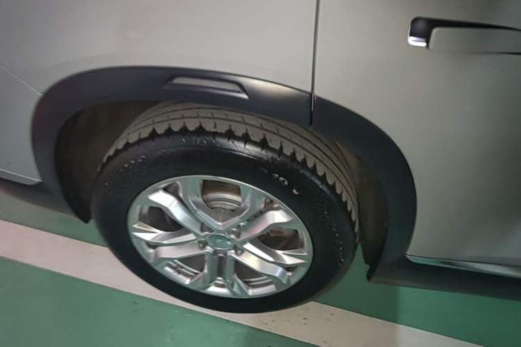 Used Nio ES8 2020 580 km Range 7-Seater Version Right Rear Wheel Hub