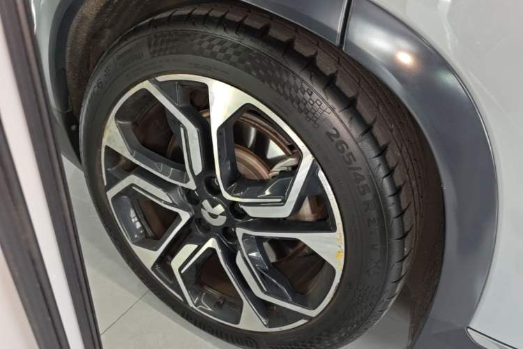Used Nio ES8 2020 580 km Range Signature Edition Six-Seater Version Right Rear Wheel Hub