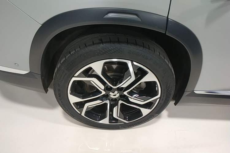 Used Nio ES8 2020 415 km Signature Edition 6-Seater Version Right Rear Wheel Hub