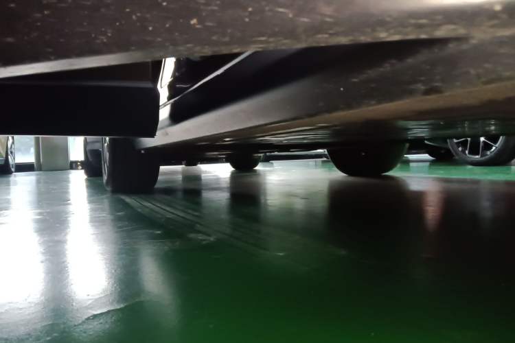 Used Nio ES8 2020 450 km Range 6-Seater Version Right Side Sill