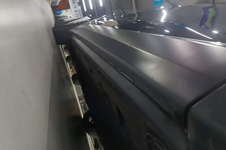 Used Nio ES8 2020 580 km Range Signature Edition Six-Seater Version Right Side Sill