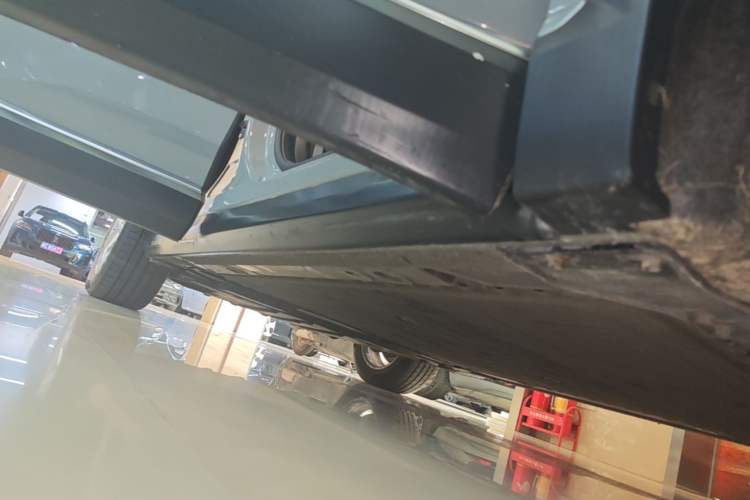 Used Nio ES8 2020 580 km Range Six-Seater Version Right Side Sill