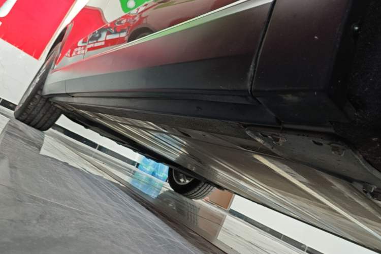 Used Nio ES8 2020 450 km Range 7-Seater Version Right Side Sill