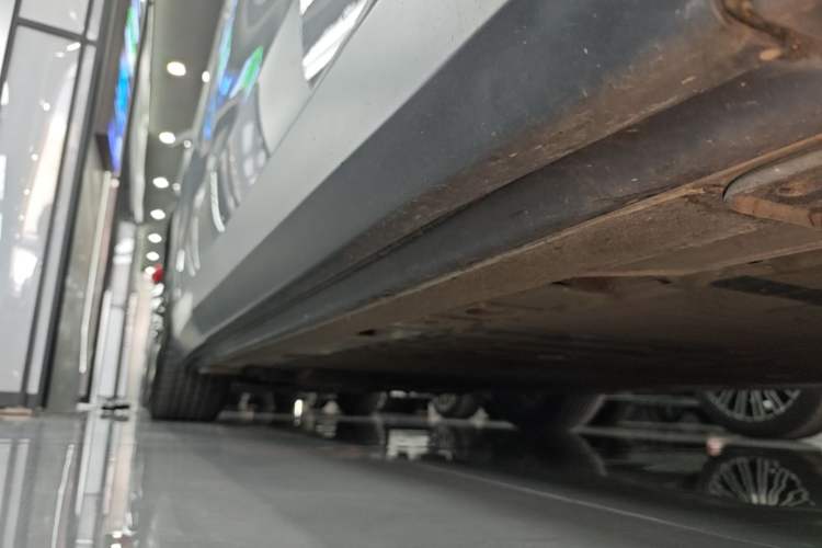 Used Nio ES8 2020 580 km Range Signature Edition Six-Seater Version Right Side Sill