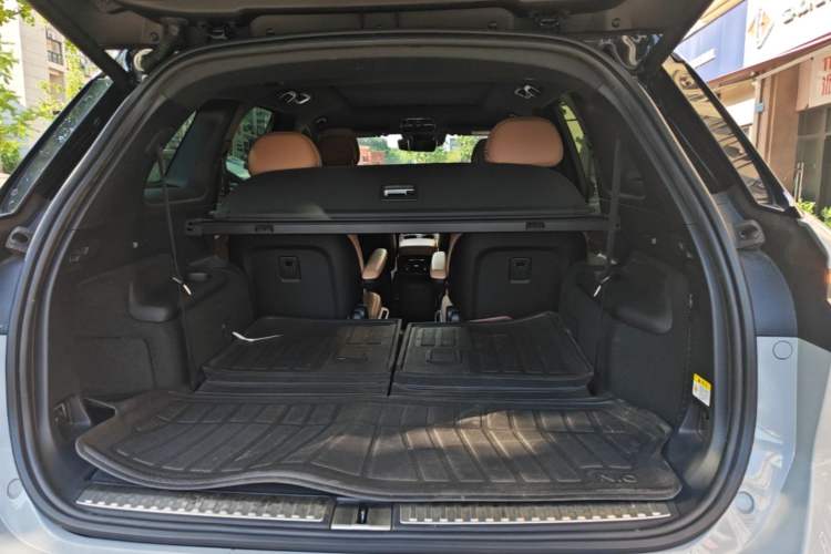 Used Nio ES8 2020 580 km Range Six-Seater Version Trunk