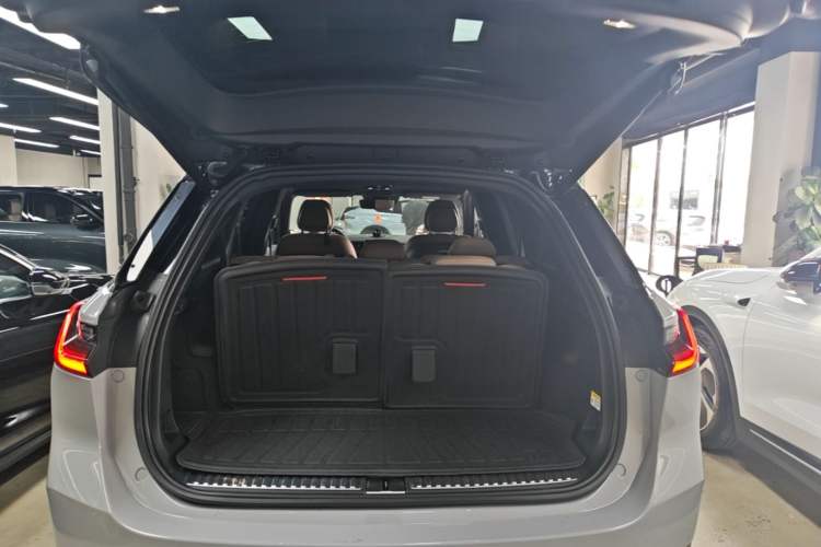 Used Nio ES8 2020 415 km Range 7-Seater Version Trunk