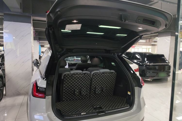 Used Nio ES8 2020 415 km Range 6-Seater Version Trunk