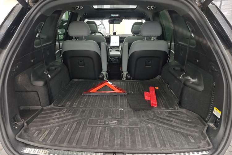 Used Nio ES8 2020 580 km Range Six-Seater Version Trunk