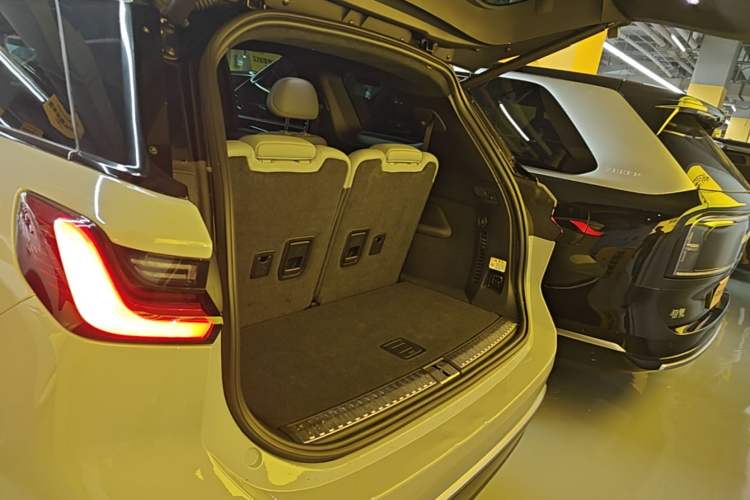 Used Nio ES8 2020 580 km Range Signature Edition Six-Seater Version Trunk