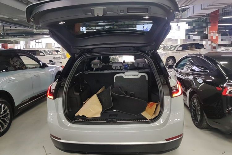 Used Nio ES8 2020 415 KM Signature Edition 7-Seater Version Trunk