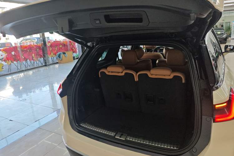 Used Nio ES8 2020 415 km Signature Edition 6-Seater Version Trunk