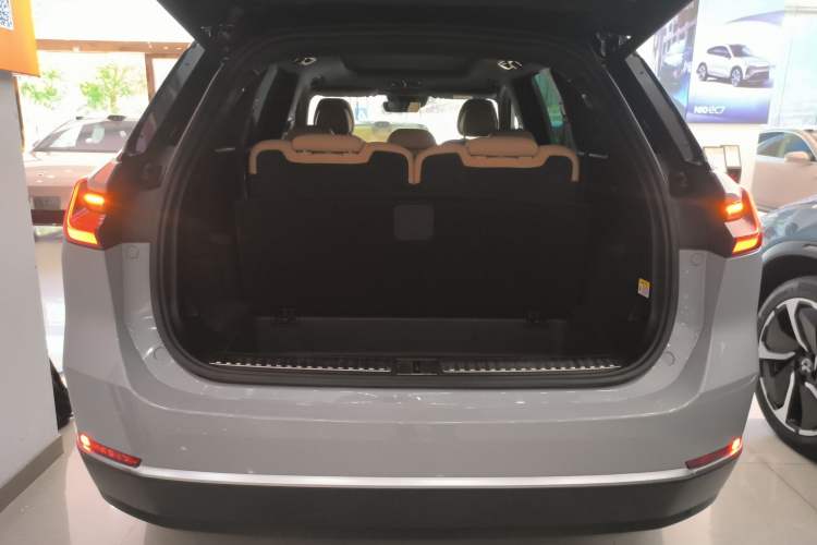 Used Nio ES8 2020 415 km Range 7-Seater Version Trunk