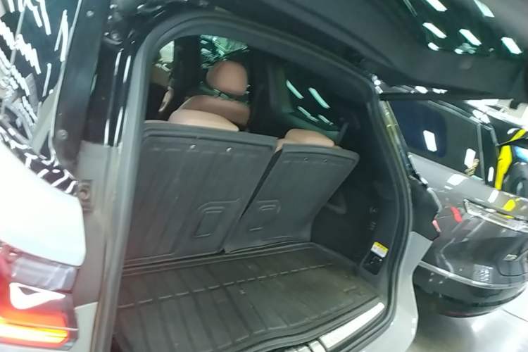 Used Nio ES8 2020 415 km Signature Edition 6-Seater Version Trunk