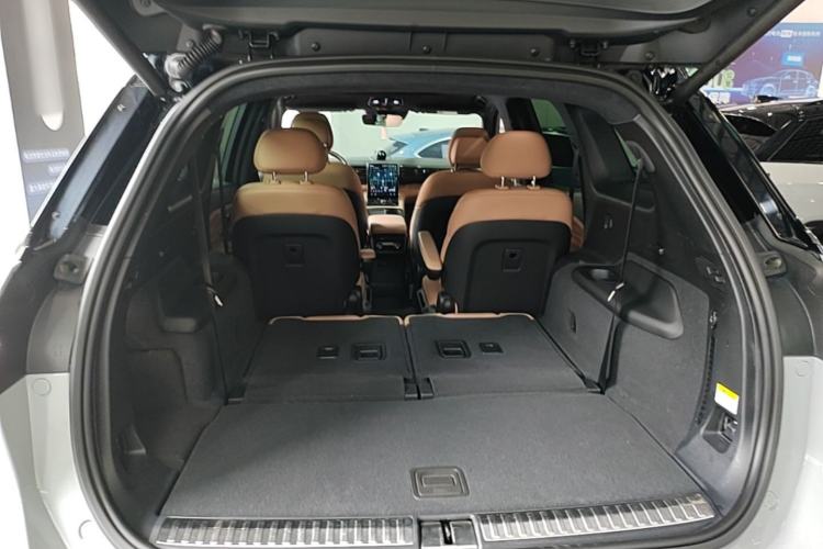 Used Nio ES8 2020 415 km Signature Edition 6-Seater Version Trunk