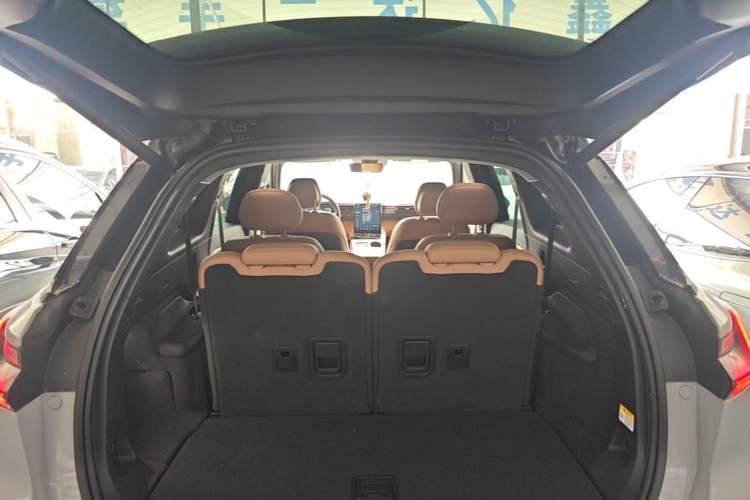Used Nio ES8 2020 580 km Range Six-Seater Version Trunk