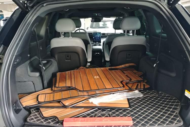 Used Nio ES8 2020 415 km Range 6-Seater Version Trunk