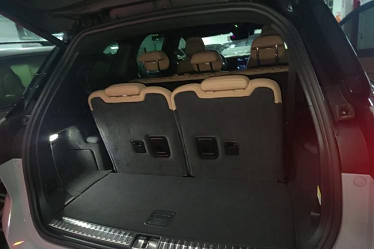Used Nio ES8 2020 580 km Range 7-Seater Version Trunk