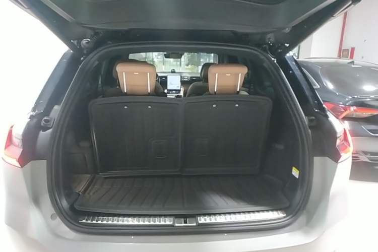 Used Nio ES8 2020 415 km Signature Edition 6-Seater Version Trunk