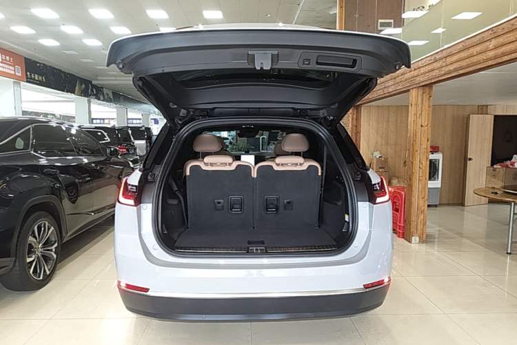 Used Nio ES8 2020 580 km Range Six-Seater Version Trunk