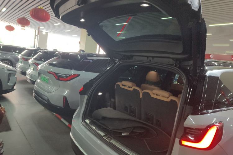 Used Nio ES8 2020 415 km Range 6-Seater Version Trunk