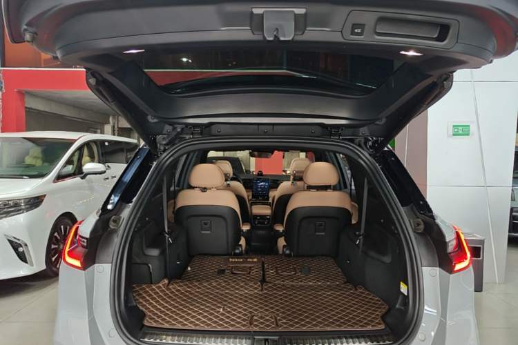 Used Nio ES8 2020 580 km Range Six-Seater Version Trunk