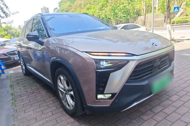 Used Nio ES8 2020 450 km Range 6-Seater Version Front Right 45 Deg