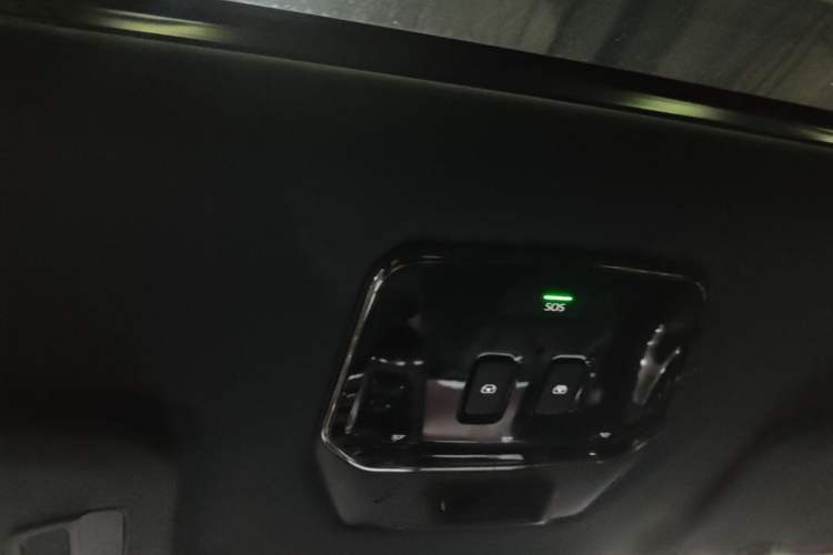 Used Nio ES8 2020 450 km Range 7-Seater Version Headliner