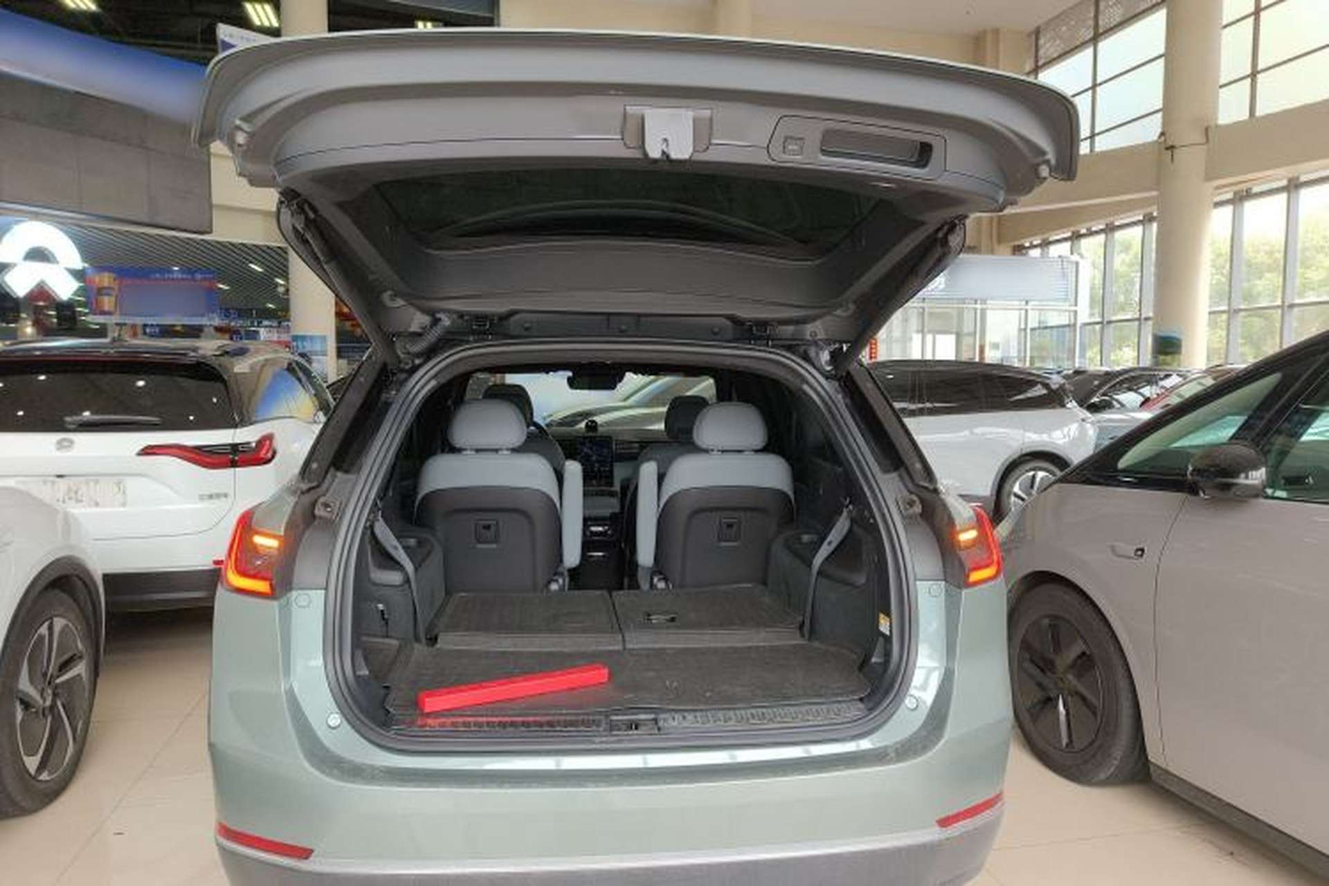 Used Nio ES8 2020 580 km Range Signature Edition Six-Seater Version Trunk