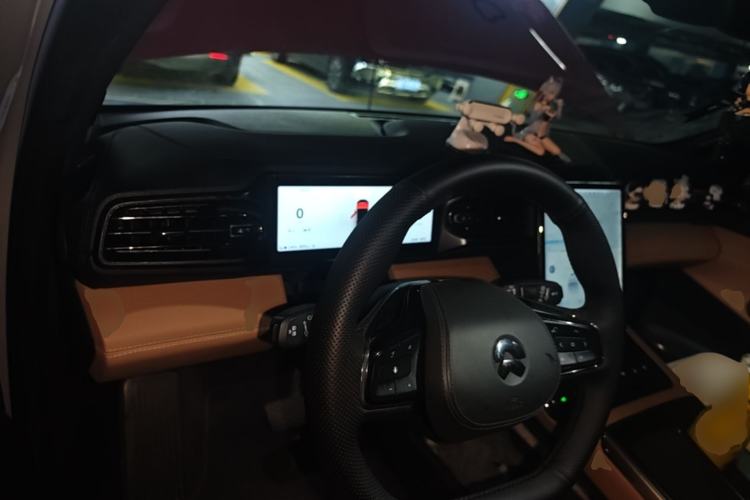 Used Nio ES8 2020 415 km Range 6-Seater Version Center Console