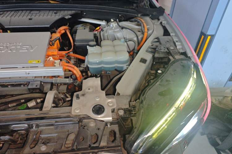 Used Nio ES8 2020 415 km Range 6-Seater Version Engine Bay Left