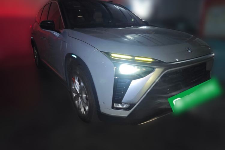 Used Nio ES8 2020 415 km Range 6-Seater Version Front Right 45 Deg