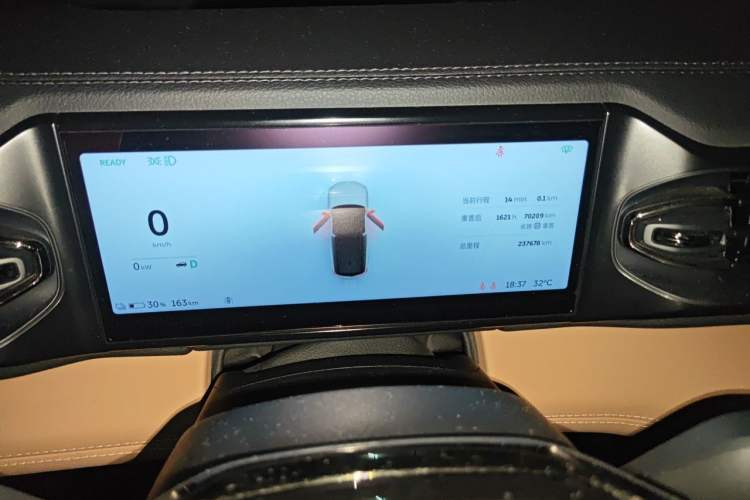 Used Nio ES8 2020 415 km Range 6-Seater Version Odometer Close Up