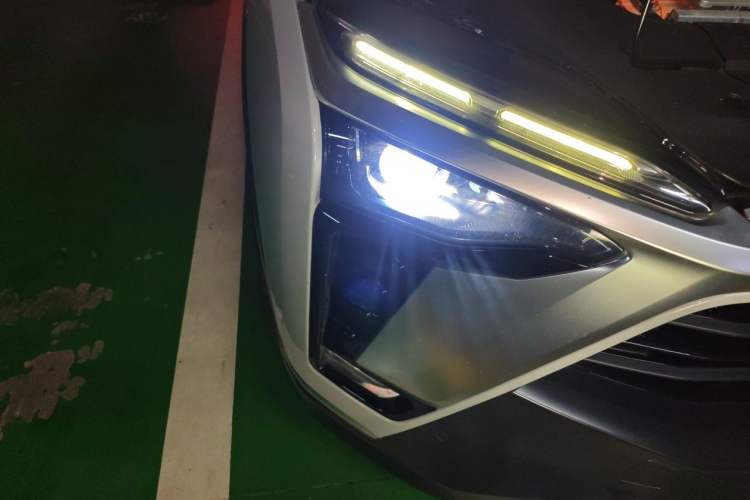 Used Nio ES8 2020 580 km Range Six-Seater Version Right Front Headlight