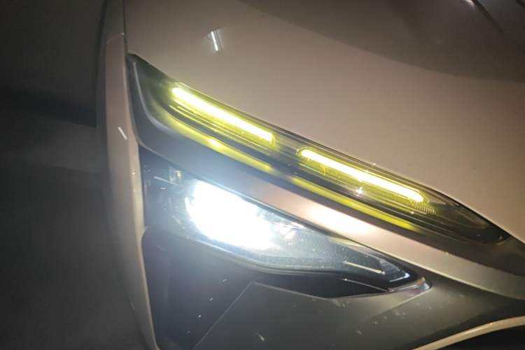 Used Nio ES8 2020 415 km Range 6-Seater Version Right Front Headlight