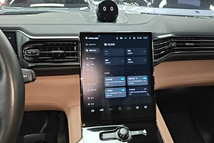 Used Nio ES8 2020 415 KM Signature Edition 7-Seater Version Audio And AC Panel