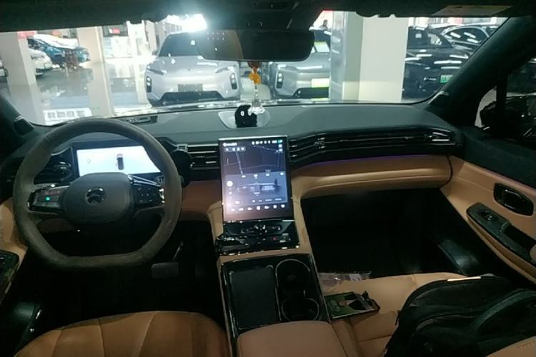 Used Nio ES8 2020 415 km Range 6-Seater Version Center Console